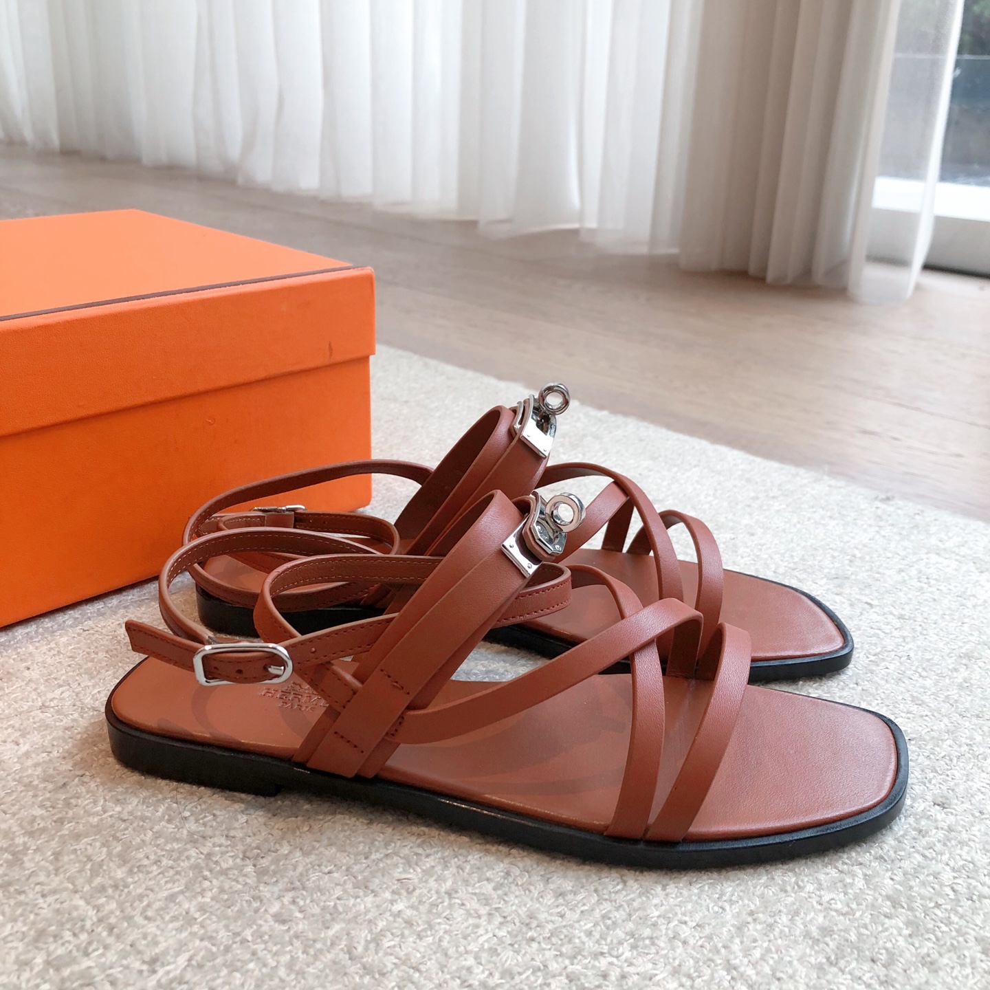 HERMES 에르메스 준 샌들 켈리 스트랩(+3color)
