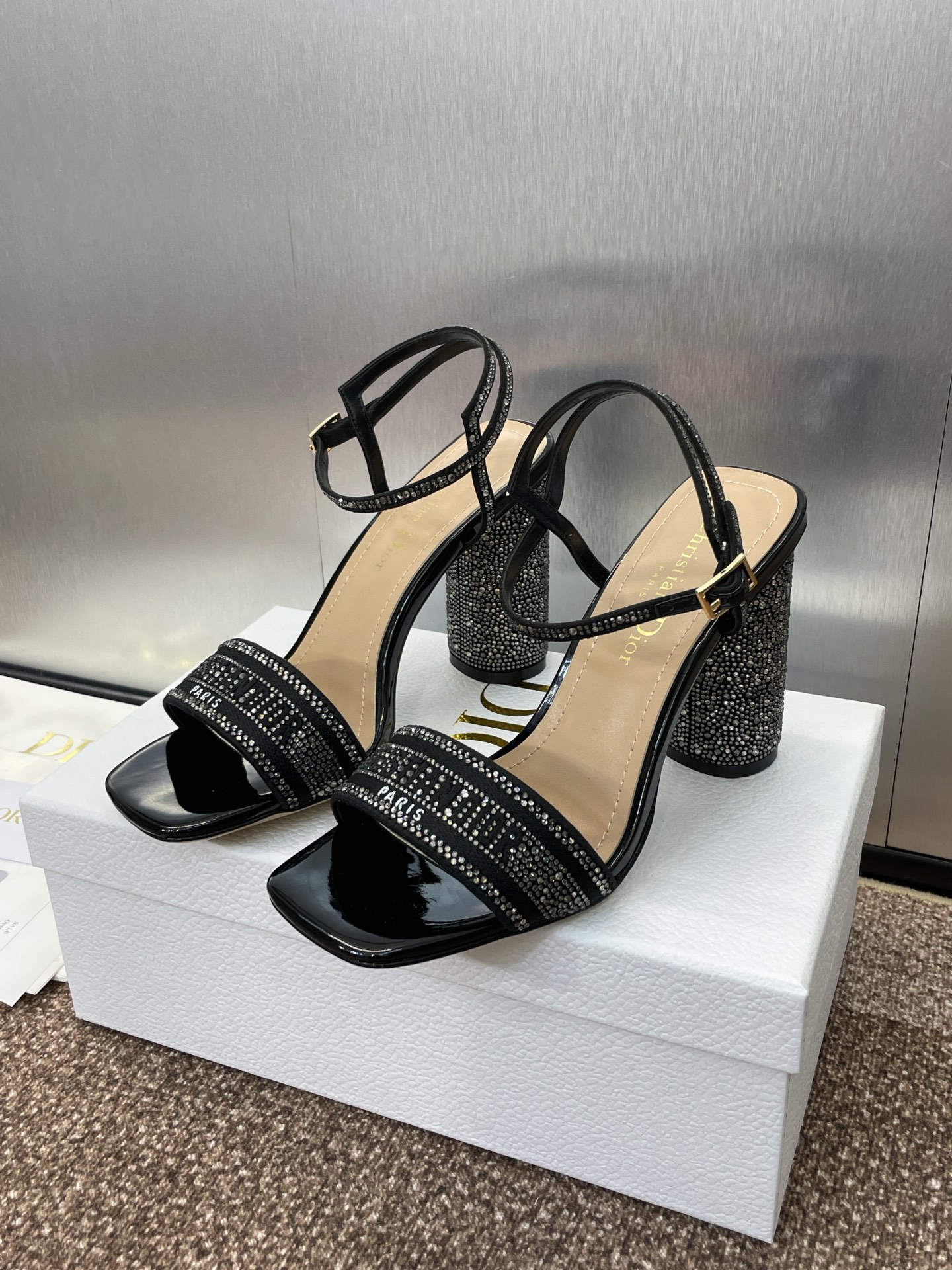 DIOR 스트랩 샌들 힐 (+2color)