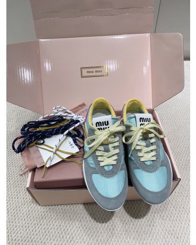 MIU 스니커즈