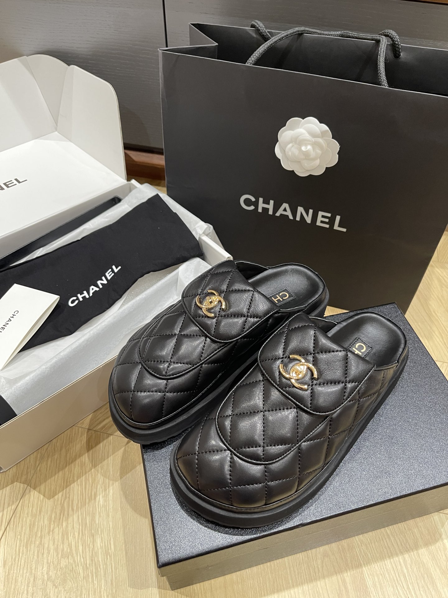 CHANEL 슬리퍼