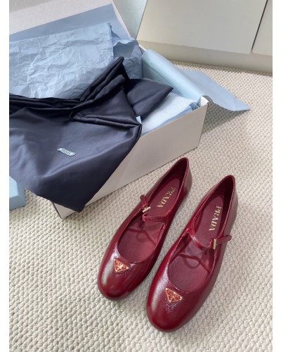PRADA 25ss 레더 플랫슈즈