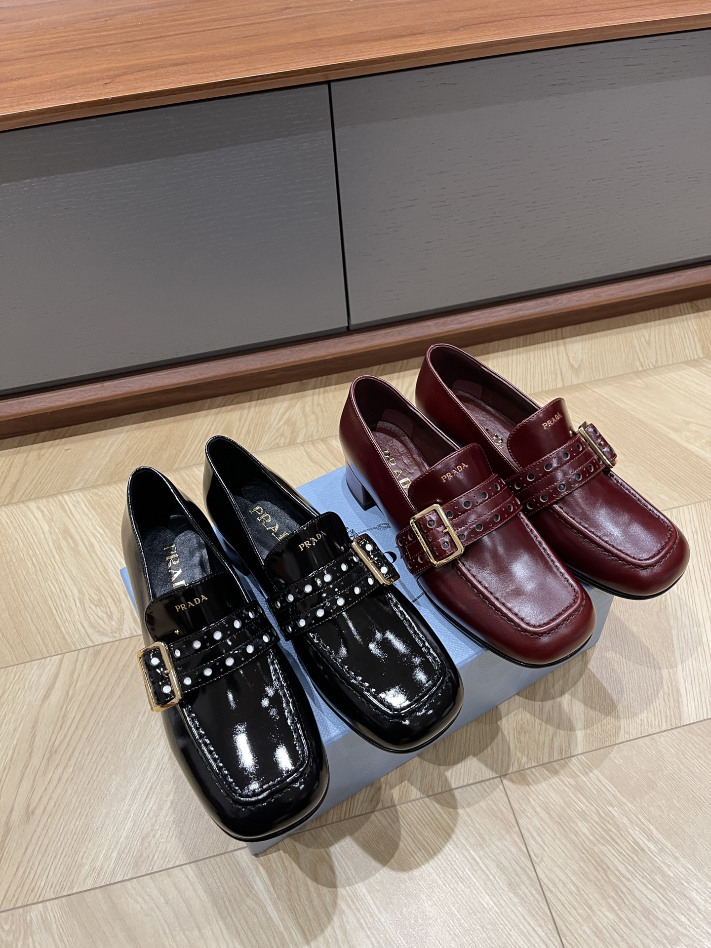 PRADA 로퍼