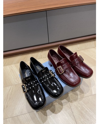 PRADA 로퍼