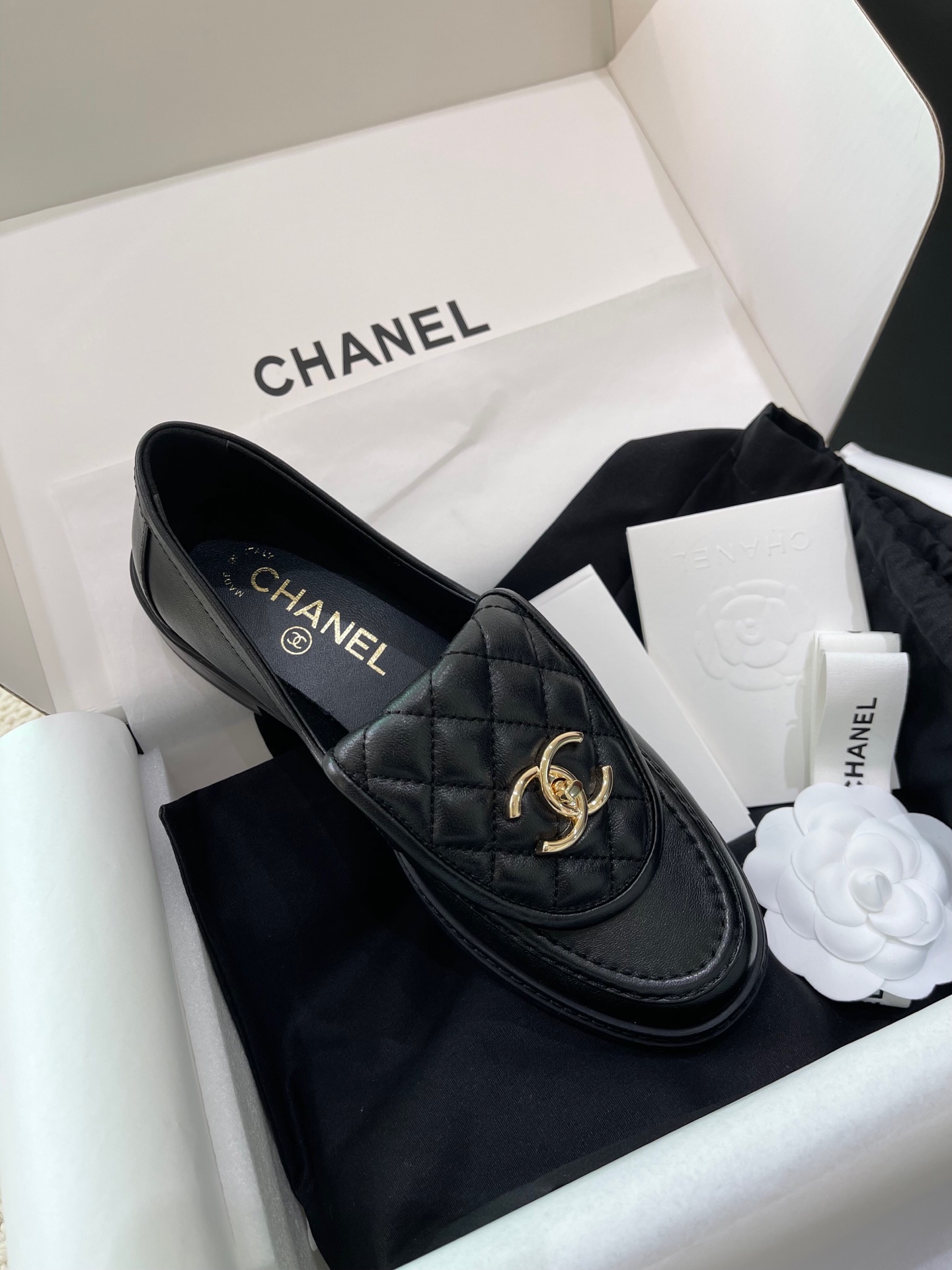 CHANEL 턴락 퀼팉 로퍼
