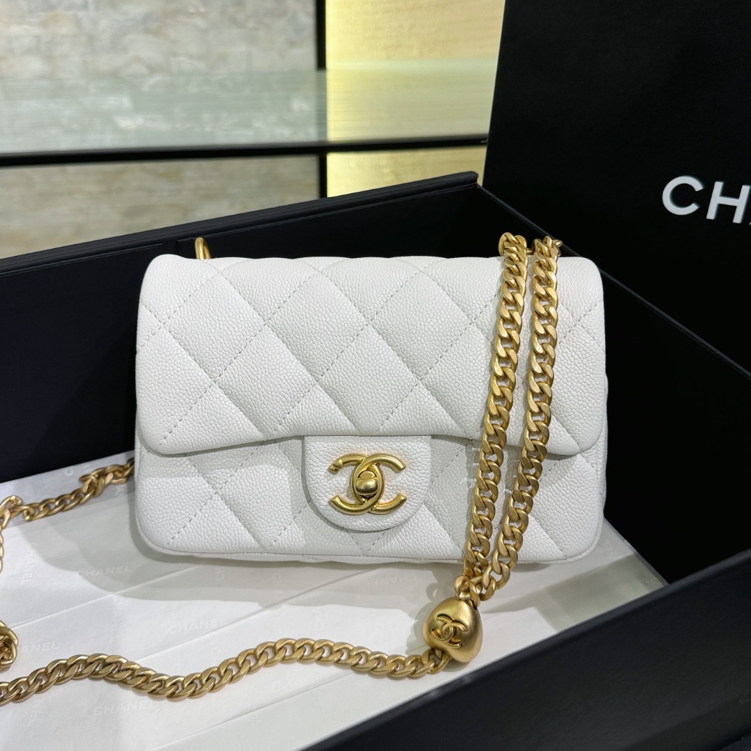 Ch 23p 하트볼 플랩백 화이트 2size