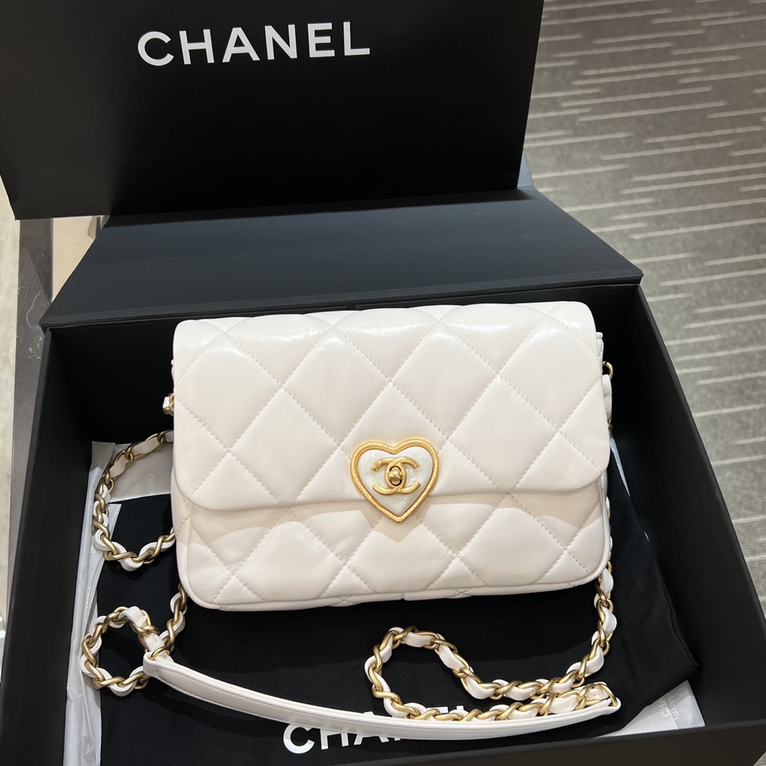 Ch 하트버클 에나멜 21cm 화이트