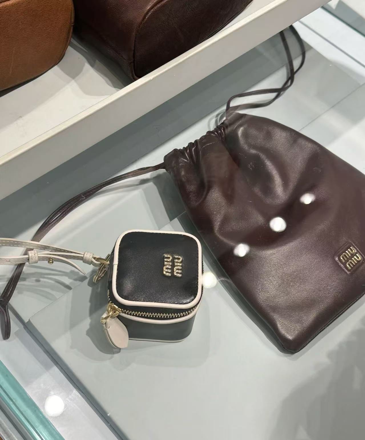 Miumiu 에어팟 케이스