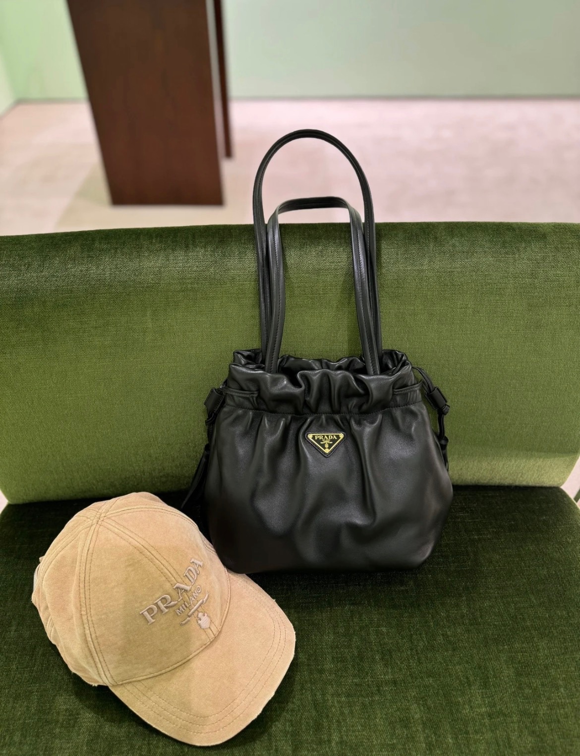 PRADA 프라다 나파 가죽 숄더백