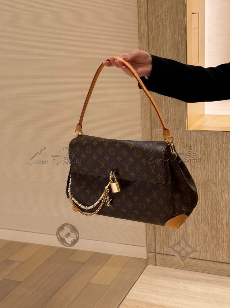 Louis Vuitton 루이비통 Hide Away