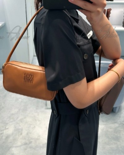 Miumiu 미우미우 가죽 파우치백