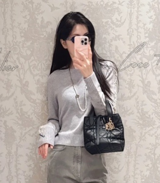 Dior 디올 캐시미어 꽃 자수 니트