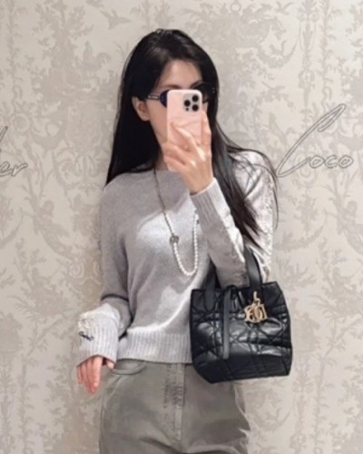 Dior 디올 캐시미어 꽃 자수 니트