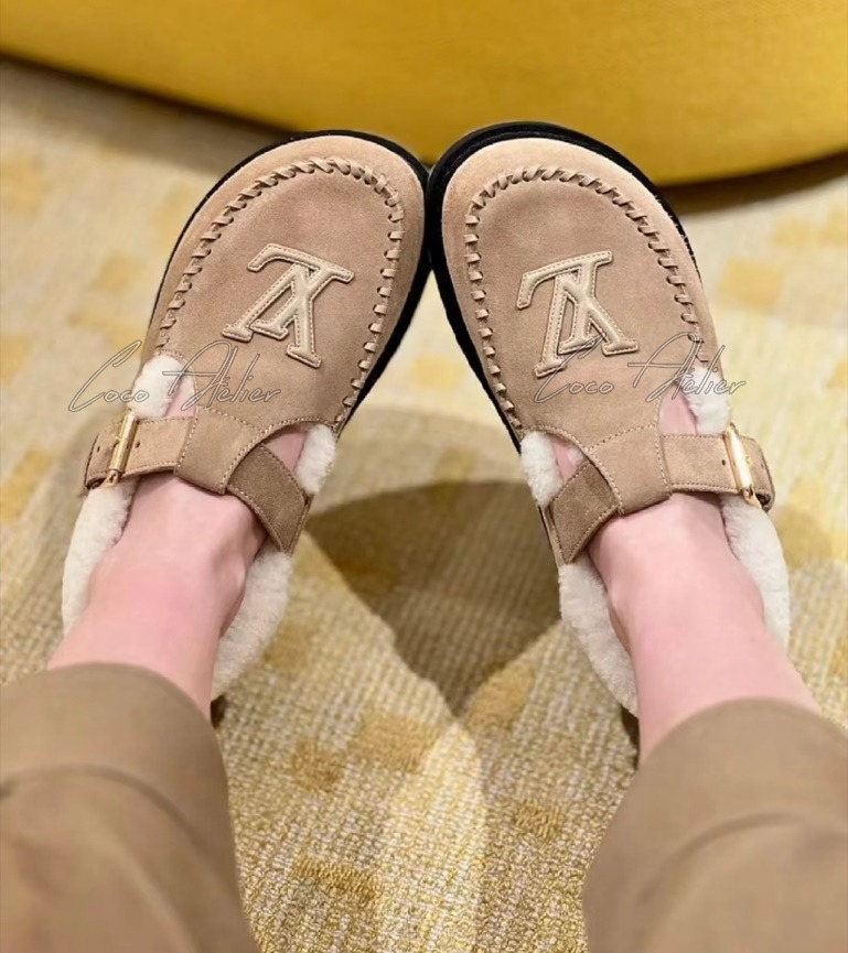 LV 루이비통 스웨이드 퍼 샌들