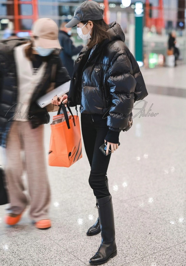 PRADA 프라다 숏패딩 (소매 탈부착)