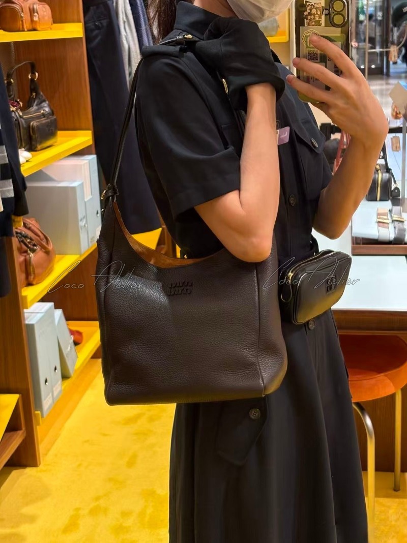 Miumiu 미우미우 가죽 버킷백