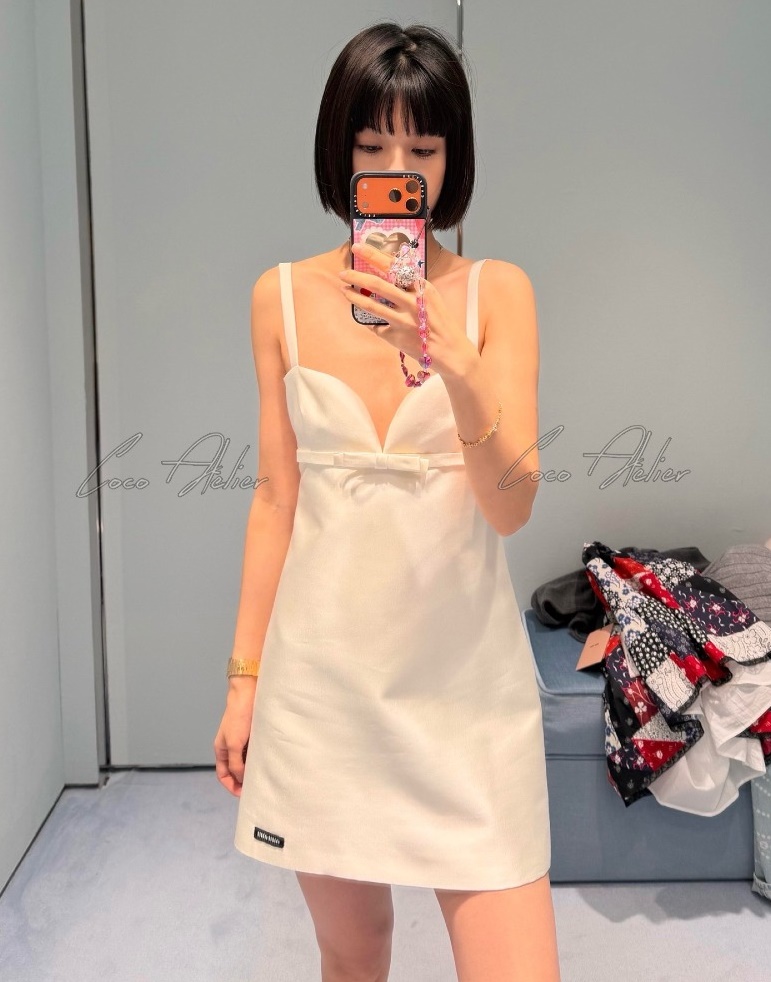 sleeveless dress