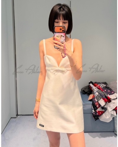 sleeveless dress