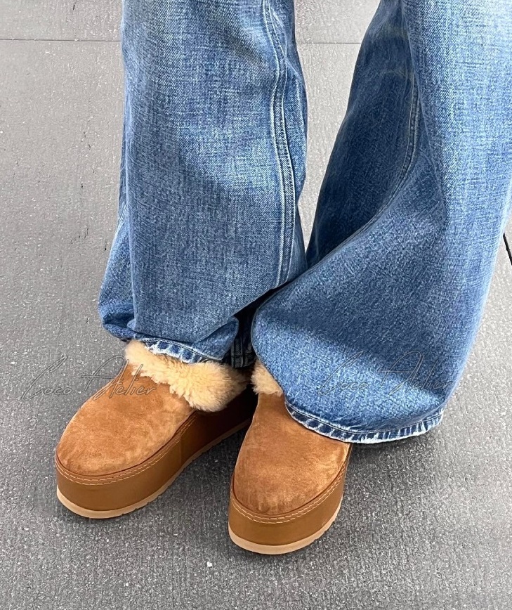 full-heeled UGG sandal