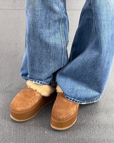 full-heeled UGG sandal