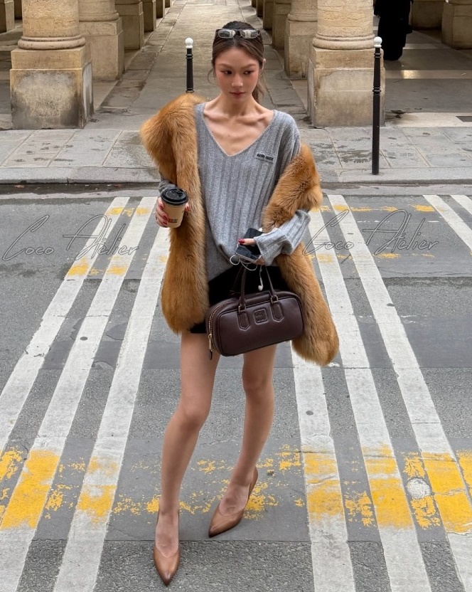 V-neck knitwear