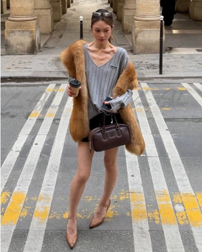 V-neck knitwear