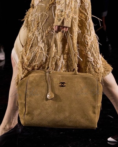26 Matthieu blazy shoulder bag