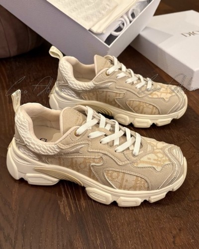 Vibe sneakers