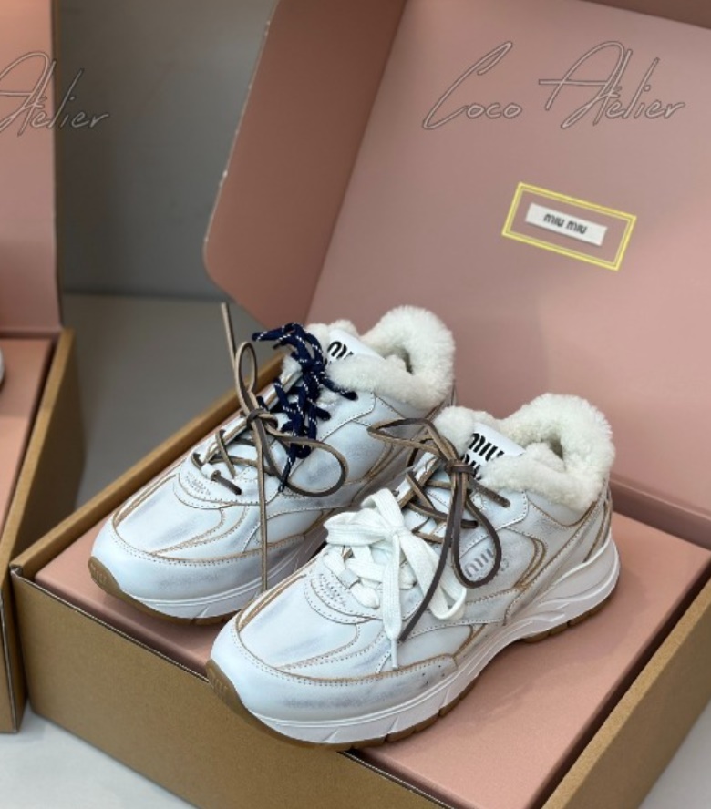 530 Searing Sneakers