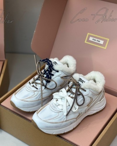 530 Searing Sneakers