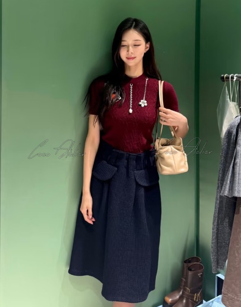 Navy knit skirt