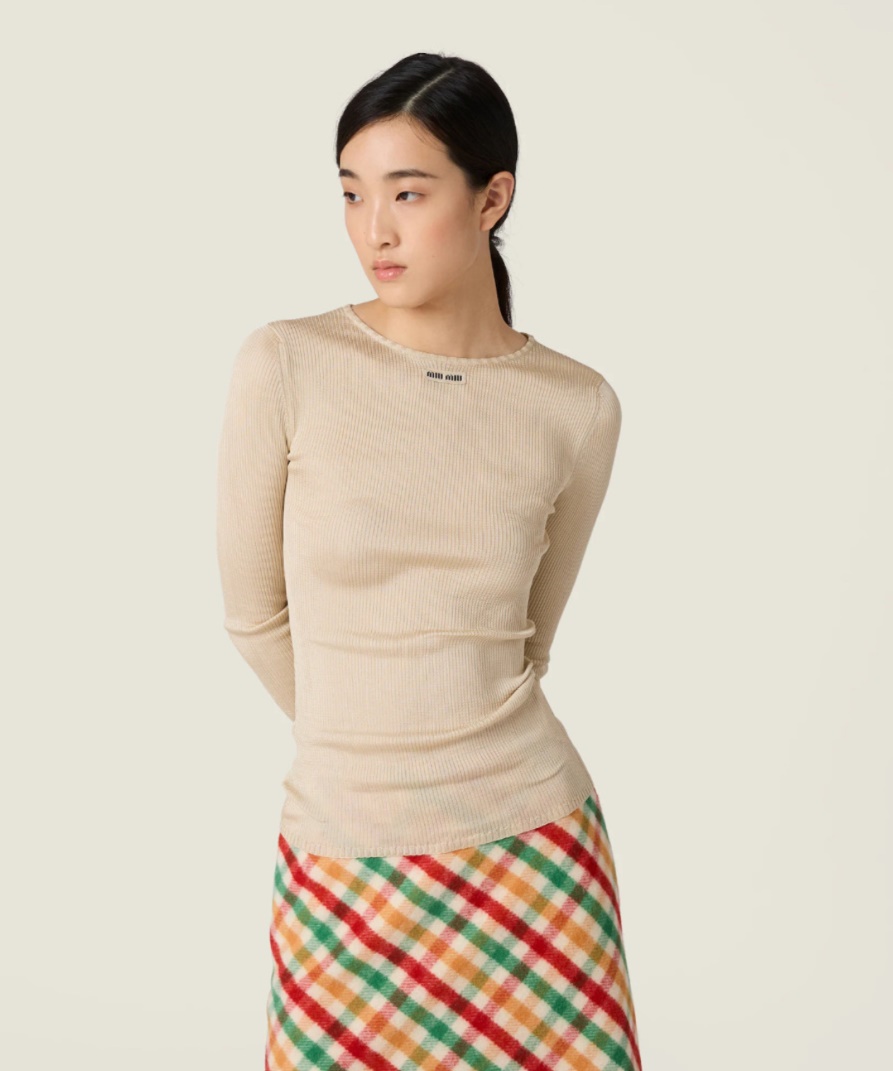 V-neck knitwear
