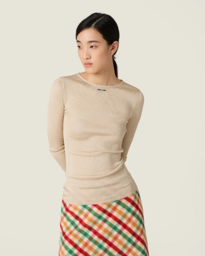 V-neck knitwear
