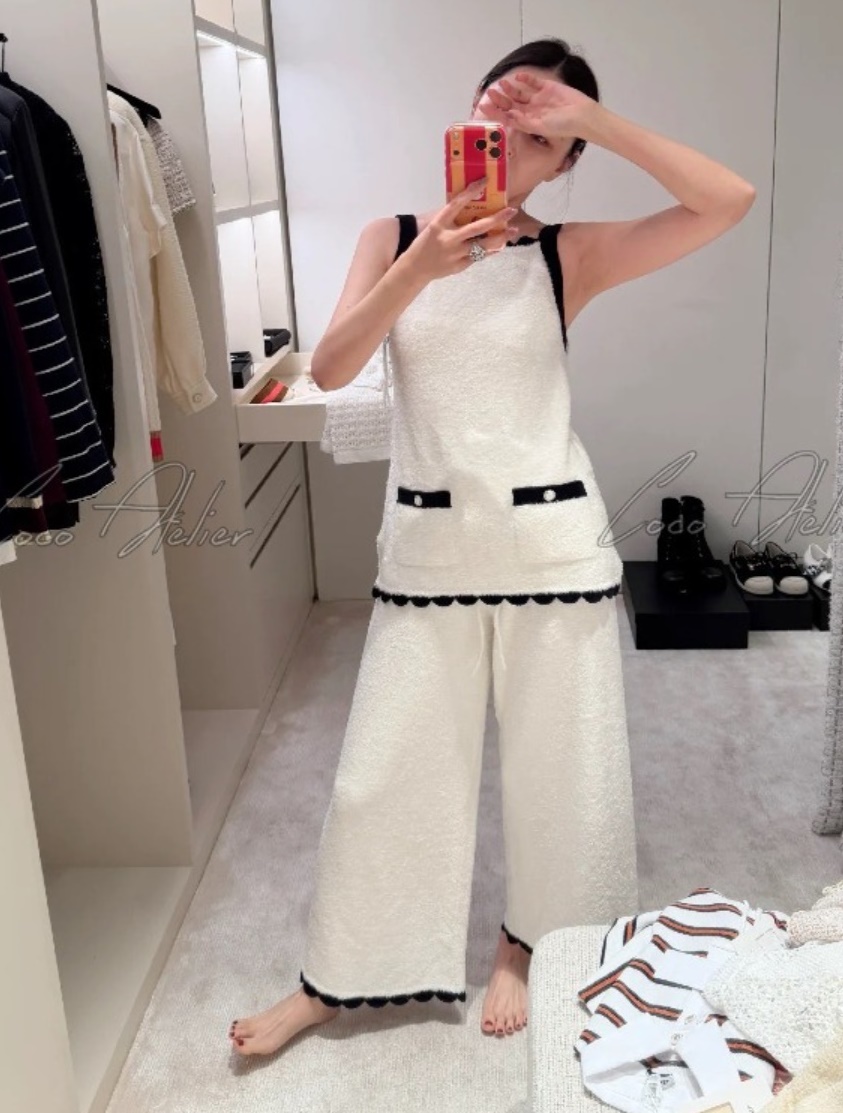 Long Sleeveless Top