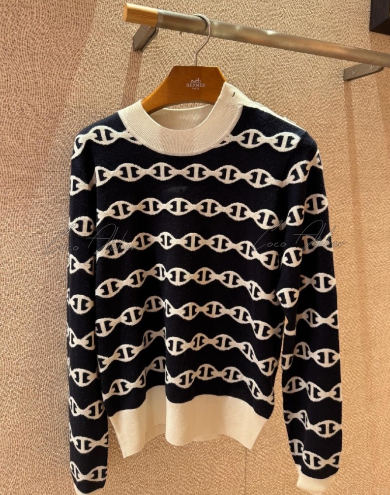 Horn knitwear