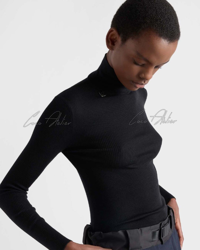 Triangle logo turtleneck knit