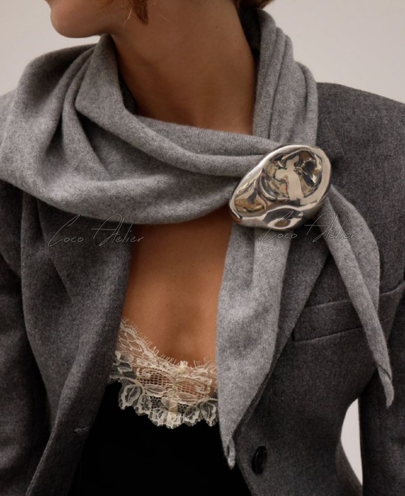 TR cashmere scarf