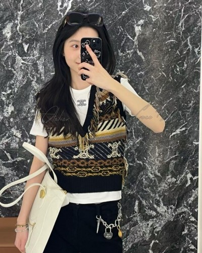 Triope V-neck Vest