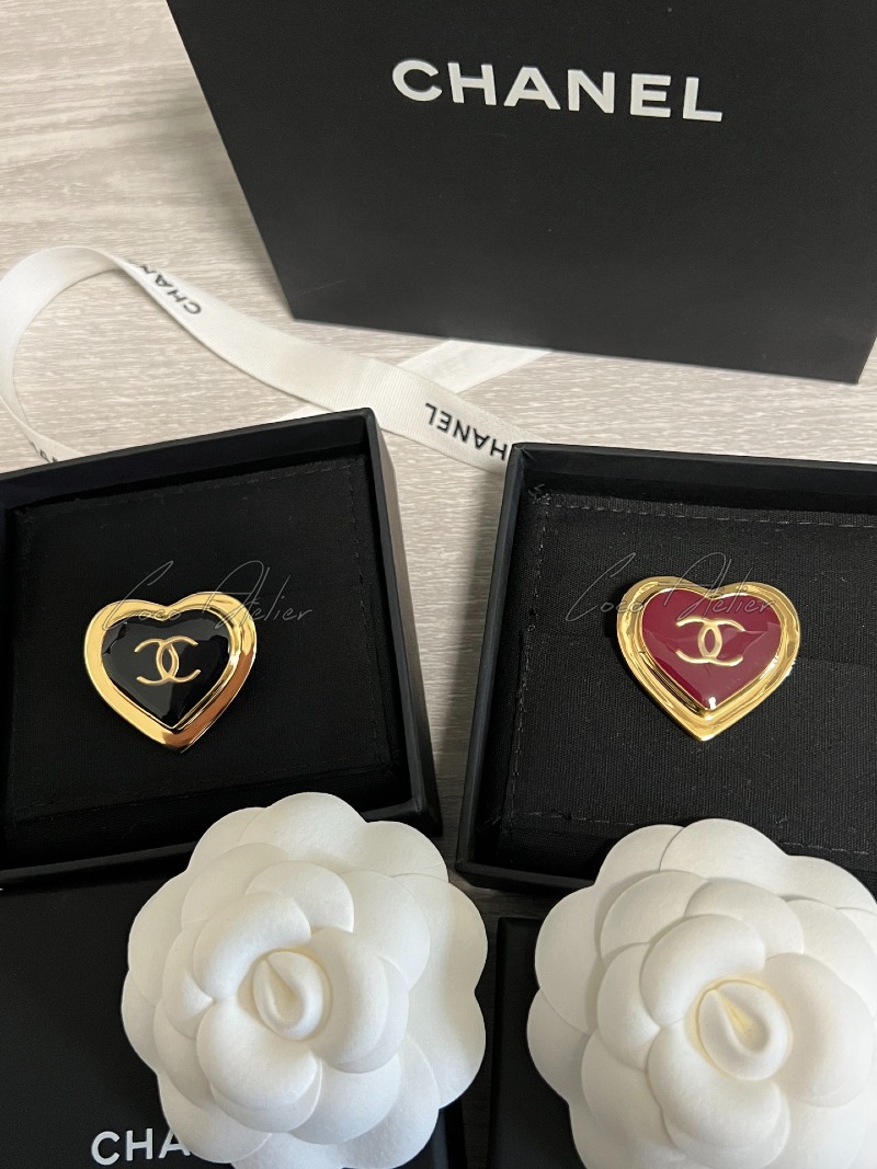 Heart brooch