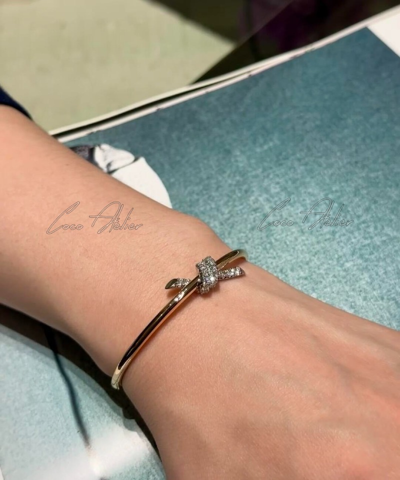 Knot bracelet