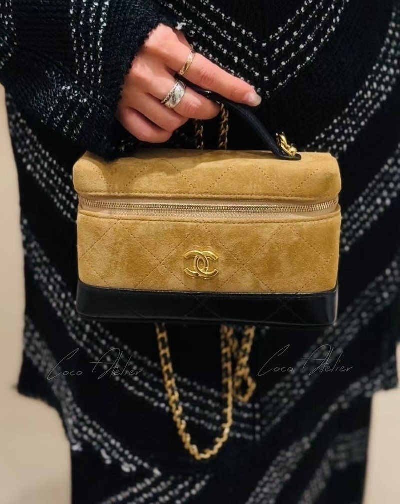 26p suede mini bag