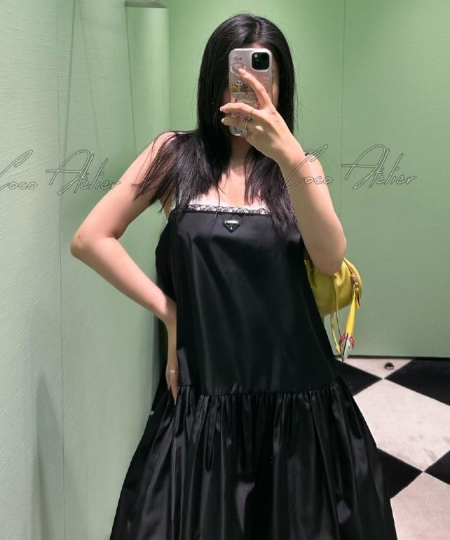 triangular sleeveless shirt